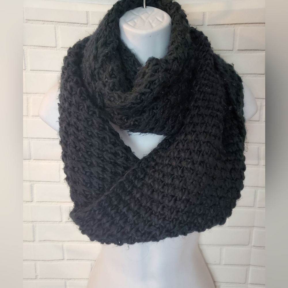 Black Chunky Knit Infinity Scarf